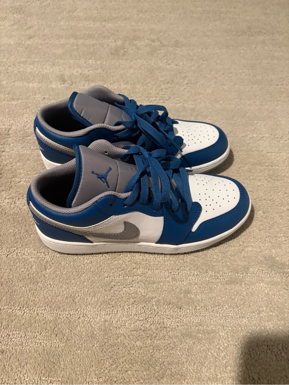 Jordan Kids Low-Top Sneakers in Blue/White/Grey size 6 grade school (7.5 women)